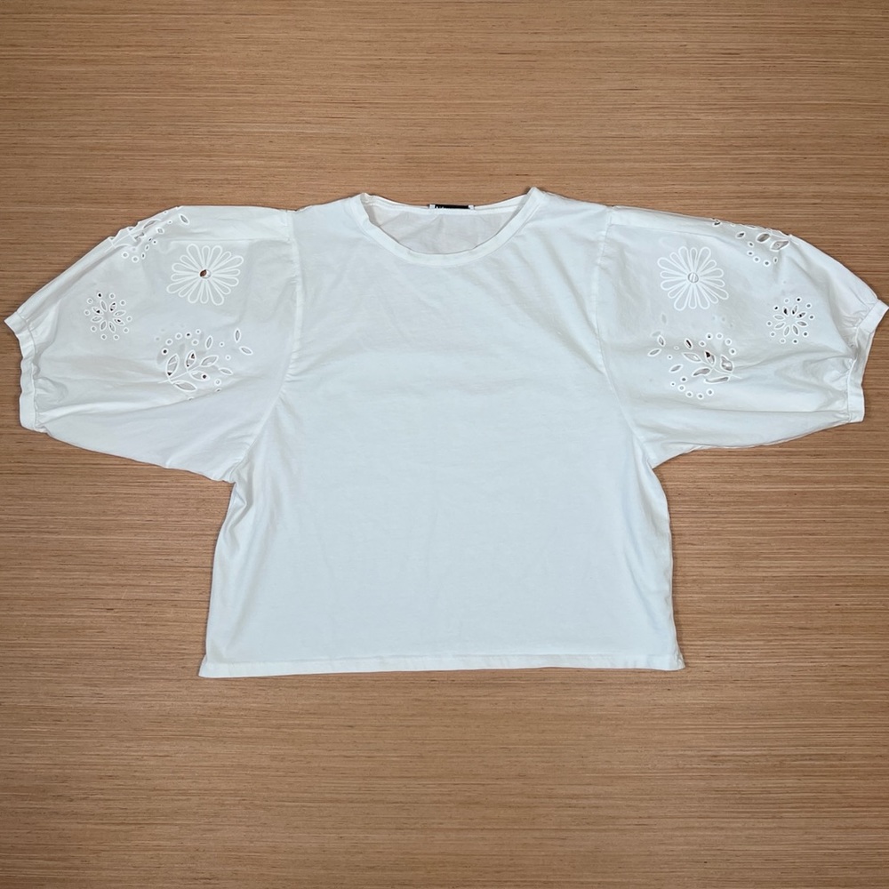 Zara white balloon sleeve shirt with Embroidery on the sleeves. Size small
